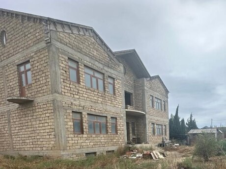 7 otaqlı həyət evi/bağ evi - Mehdiabad q. - 634 m²