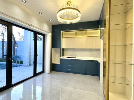 4 otaqlı həyət evi/bağ evi - Şüvəlan q. - 130 m²