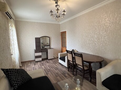 2 otaqlı köhnə tikili - Qara Qarayev m. - 70 m²