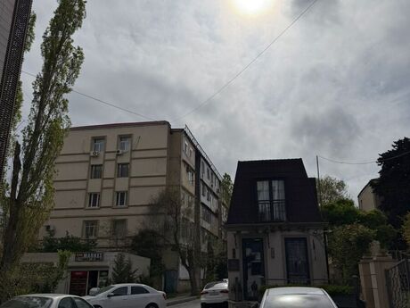 2 otaqlı köhnə tikili - 8-ci mikrorayon q. - 65 m²