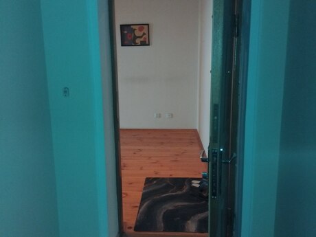3 otaqlı köhnə tikili - Elmlər Akademiyası m. - 92.6 m²