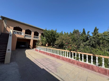 6 otaqlı həyət evi/bağ evi - Mərdəkan q. - 400 m²