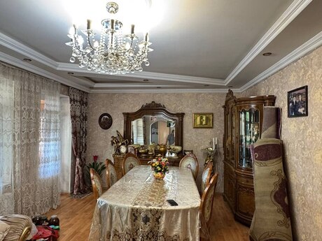 6 otaqlı həyət evi/bağ evi - Mərdəkan q. - 400 m²