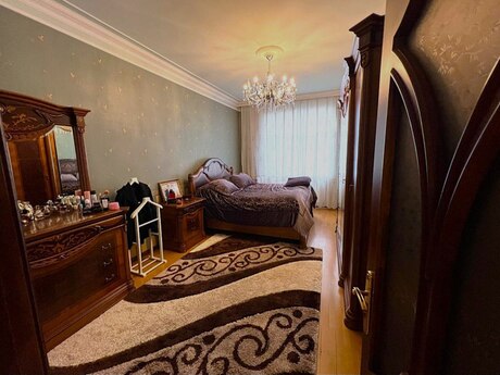 4 otaqlı yeni tikili - Elmlər Akademiyası m. - 185 m²