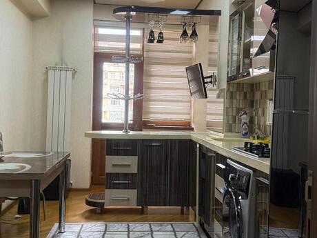 3-комн. новостройка - м. Насими - 135 м²