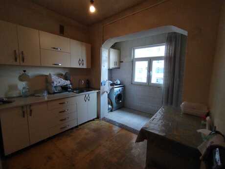 2 otaqlı köhnə tikili - İnşaatçılar m. - 65 m²