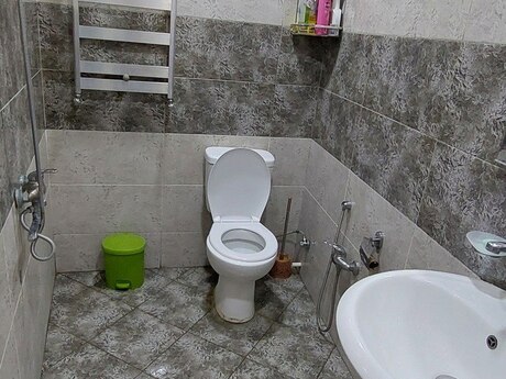 3 otaqlı köhnə tikili - 8 Noyabr m. - 100 m²