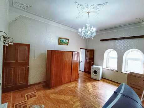 2 otaqlı köhnə tikili - 28 May m. - 60 m²