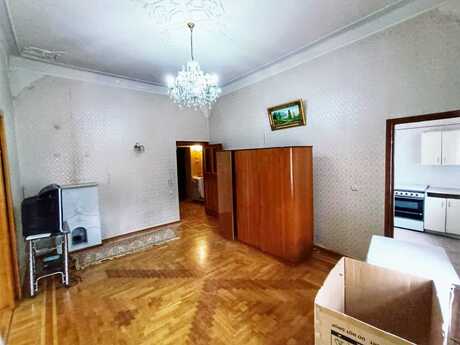 2 otaqlı köhnə tikili - 28 May m. - 60 m²