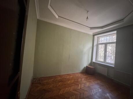 3 otaqlı köhnə tikili - Elmlər Akademiyası m. - 73 m²