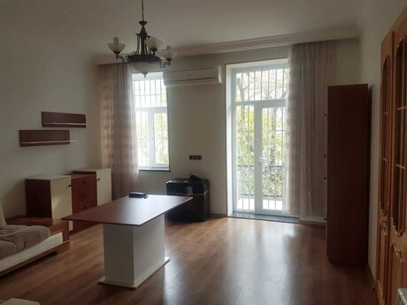 2 otaqlı köhnə tikili - Bayıl q. - 70 m²