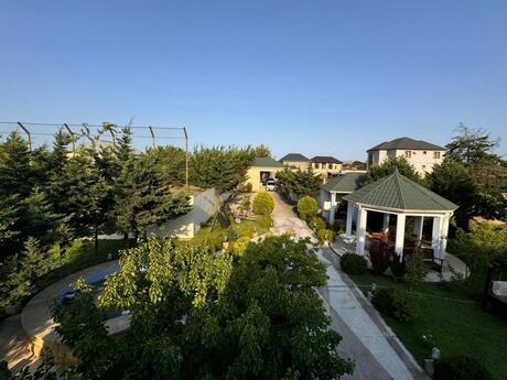9 otaqlı həyət evi/bağ evi - Novxanı q. - 300 m²