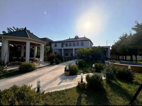 9 otaqlı həyət evi/bağ evi - Novxanı q. - 300 m²