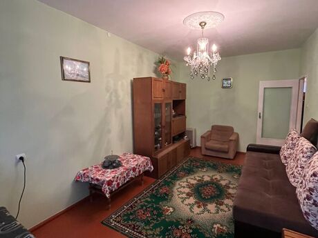 3 otaqlı köhnə tikili - Elmlər Akademiyası m. - 75 m²