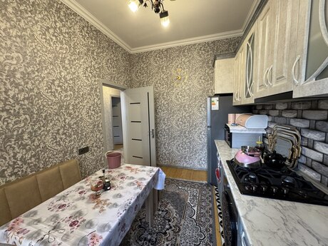 4 otaqlı həyət evi/bağ evi - Saray q. - 80 m²