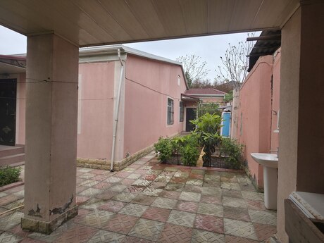 3 otaqlı həyət evi/bağ evi - Bakıxanov q. - 70 m²