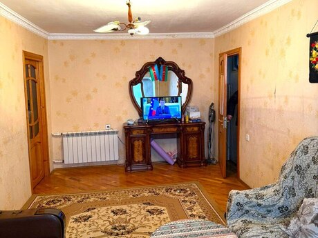 2 otaqlı köhnə tikili - Qara Qarayev m. - 55 m²