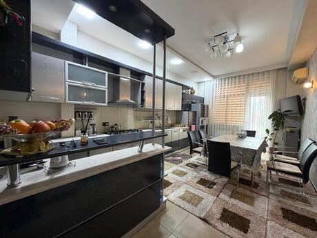4 otaqlı yeni tikili - 28 May m. - 210 m²