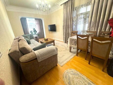 4 otaqlı köhnə tikili - Neftçilər m. - 105 m²