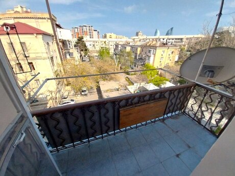2 otaqlı köhnə tikili - Elmlər Akademiyası m. - 60 m²