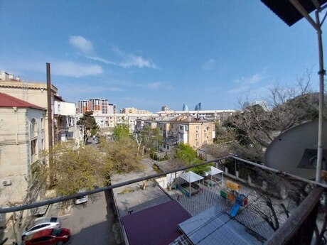 2 otaqlı köhnə tikili - Elmlər Akademiyası m. - 60 m²