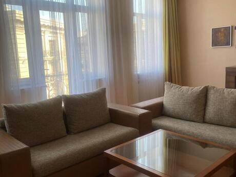 4 otaqlı yeni tikili - İçəri Şəhər m. - 130 m²