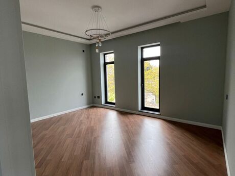 5 otaqlı həyət evi/bağ evi - Novxanı q. - 250 m²