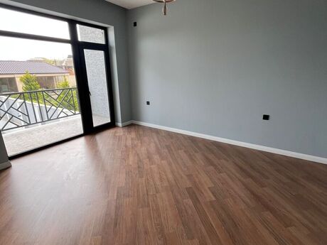 5 otaqlı həyət evi/bağ evi - Novxanı q. - 250 m²