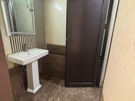 Obyekt - İnşaatçılar m. - 250 m²