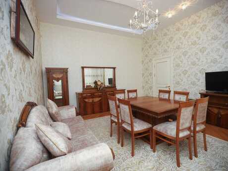 6 otaqlı həyət evi/bağ evi - Şüvəlan q. - 400 m²