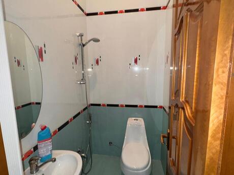 6 otaqlı həyət evi/bağ evi - Bakıxanov q. - 250 m²