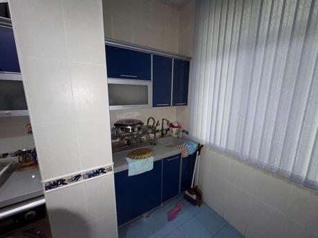 6 otaqlı həyət evi/bağ evi - Bakıxanov q. - 250 m²
