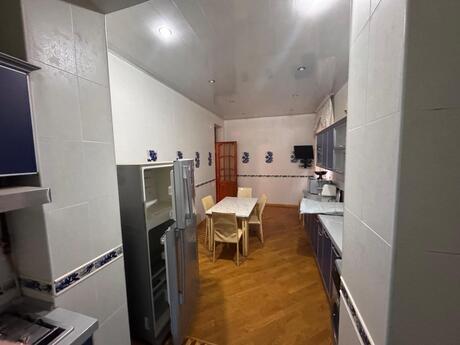 6 otaqlı həyət evi/bağ evi - Bakıxanov q. - 250 m²