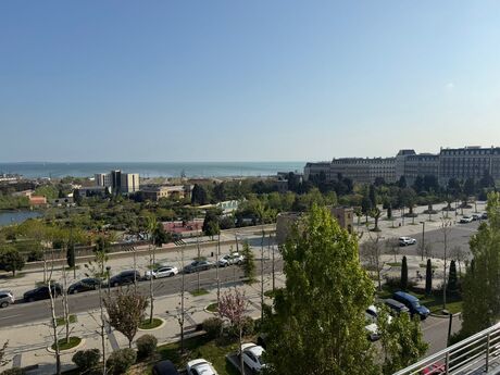 Ağ şəhər q.