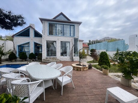 5 otaqlı həyət evi/bağ evi - Novxanı q. - 160 m²