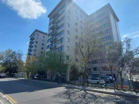 2 otaqlı köhnə tikili - 28 May m. - 145 m²
