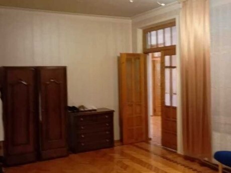 7 otaqlı həyət evi/bağ evi - Gənclik m. - 200 m²