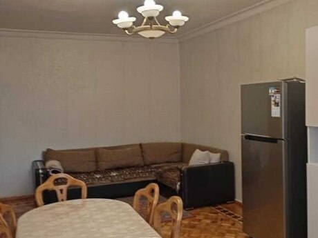 7 otaqlı həyət evi/bağ evi - Gənclik m. - 200 m²