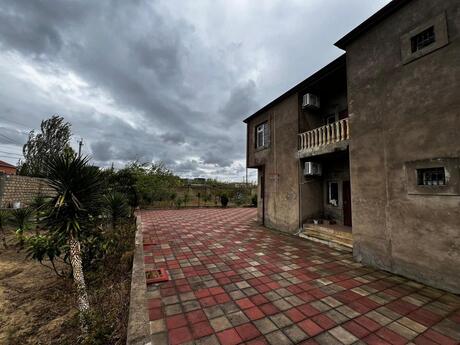 6 otaqlı həyət evi/bağ evi - Novxanı q. - 330 m²