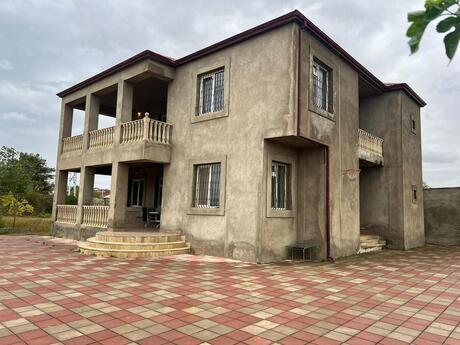 6 otaqlı həyət evi/bağ evi - Novxanı q. - 330 m²