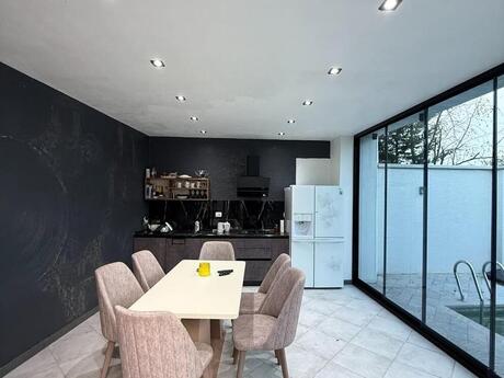 4 otaqlı həyət evi/bağ evi - Mərdəkan q. - 220 m²