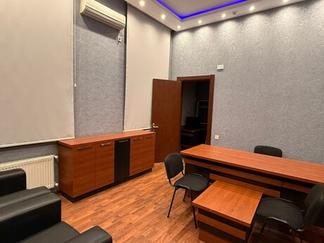 8 otaqlı ofis - Memar Əcəmi m. - 200 m²