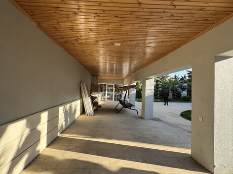 6 otaqlı həyət evi/bağ evi - Şüvəlan q. - 285 m²