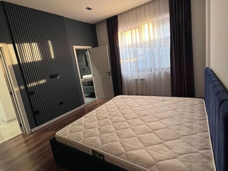 4 otaqlı həyət evi/bağ evi - Şüvəlan q. - 200 m²