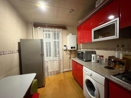 2 otaqlı köhnə tikili - Azadlıq Prospekti m. - 45 m²