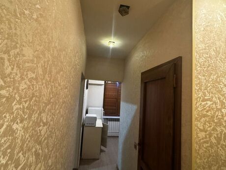 1 otaqlı köhnə tikili - 8 Noyabr m. - 40 m²