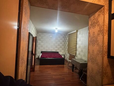 1 otaqlı köhnə tikili - 8 Noyabr m. - 40 m²