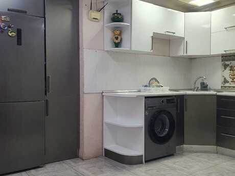 3 otaqlı köhnə tikili - İnşaatçılar m. - 70 m²