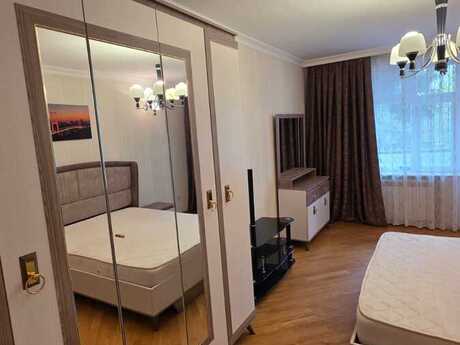 3 otaqlı köhnə tikili - Qara Qarayev m. - 70 m²
