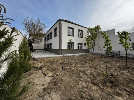 4 otaqlı həyət evi/bağ evi - Novxanı q. - 220 m²